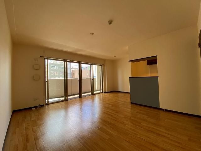 �y�����E���r���O�z�@