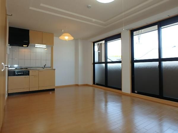 �y�����E���r���O�z�@