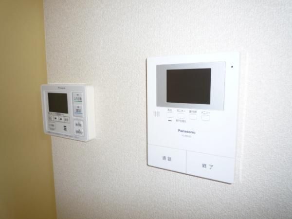 �y�Z�L�����e�B�z�@