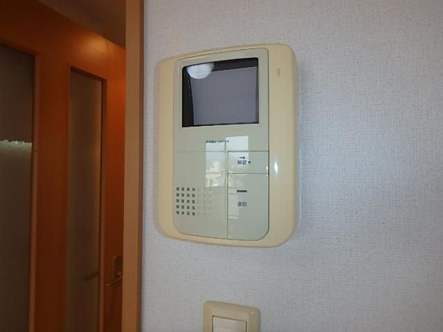 �y�Z�L�����e�B�z�@