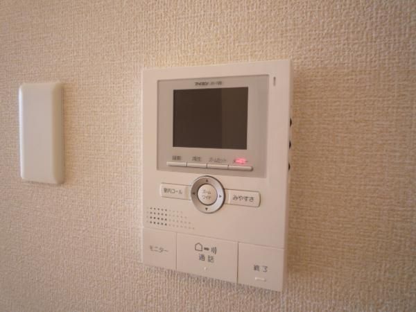 �y�Z�L�����e�B�z�@