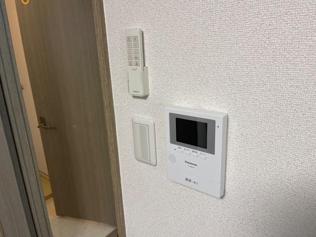 �y�Z�L�����e�B�z�@