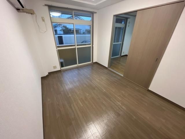 �y�����E���r���O�z�@