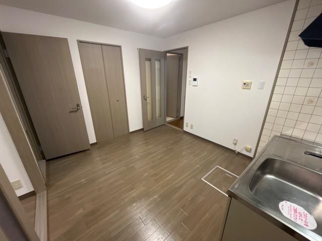 �y�����E���r���O�z�@