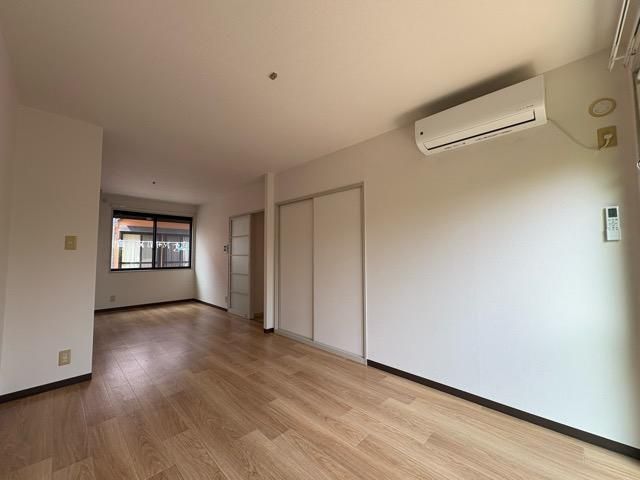 �y�����E���r���O�z�@