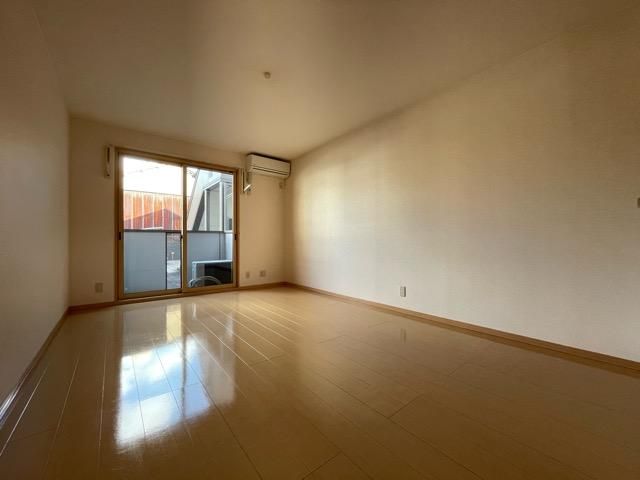 �y�����E���r���O�z�@