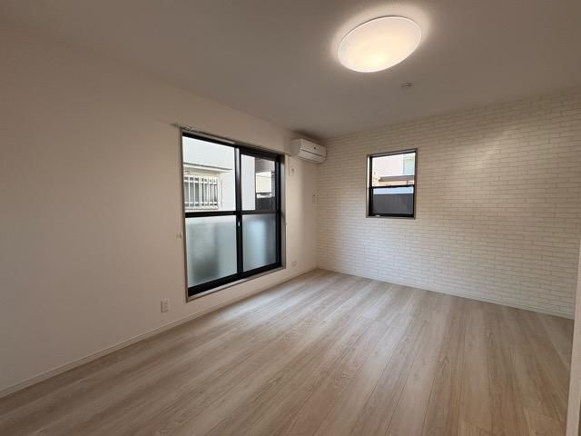 �y�����E���r���O�z�@