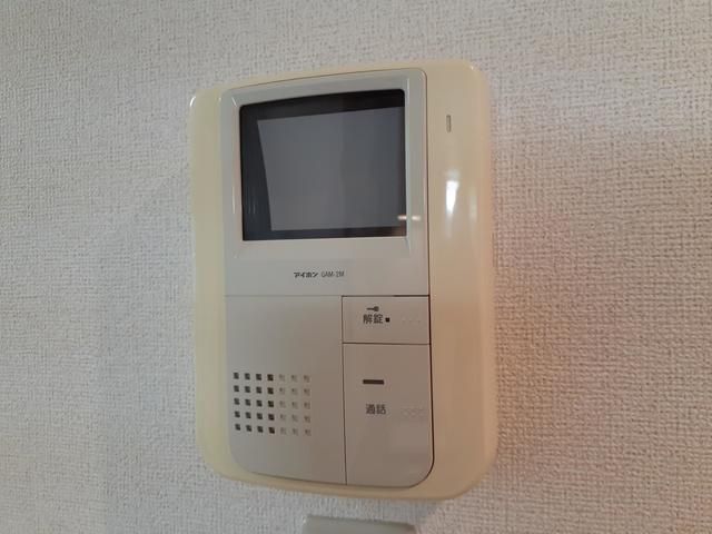 �y�Z�L�����e�B�z�@