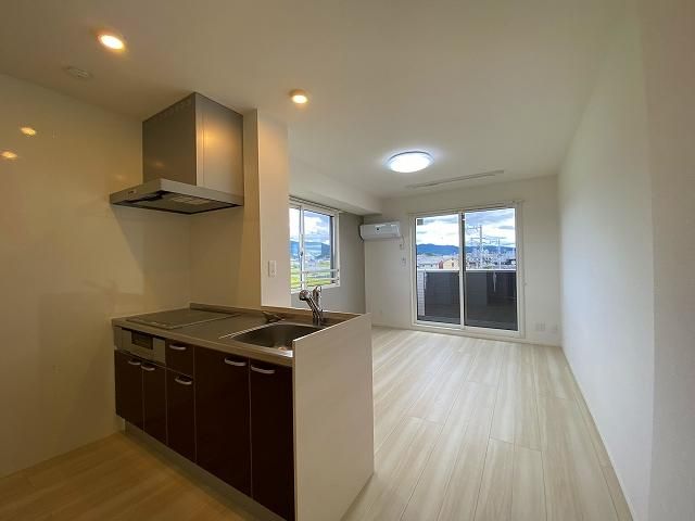 �y�����E���r���O�z�@