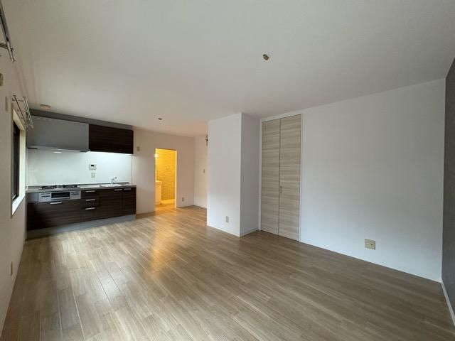 �y���ԁE���r���O�z�@��2LDK�Ƀ��m�x�[�V������