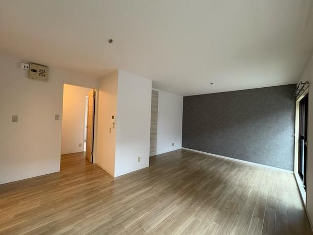 �y�����E���r���O�z�@