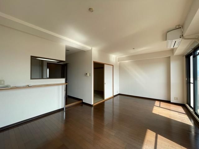 �y���ԁE���r���O�z�@���t���[�����O�d�l���Y��ł���