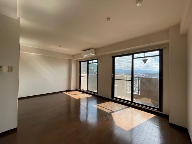 �y�����E���r���O�z�@