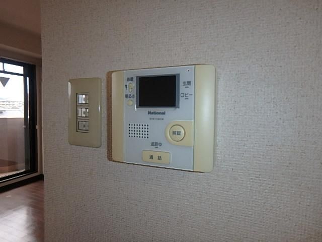 �y�Z�L�����e�B�z�@