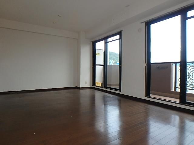 �y�����E���r���O�z�@