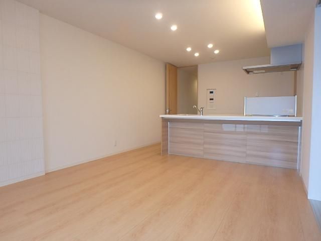 �y�����E���r���O�z�@