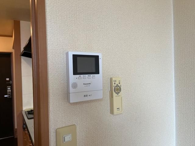 �y�Z�L�����e�B�z�@