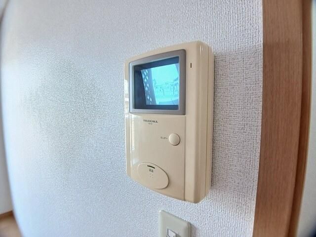 �y�Z�L�����e�B�z�@